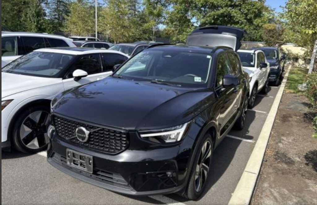 Used 2024 Volvo XC40 B5 Plus Dark Theme SUV
