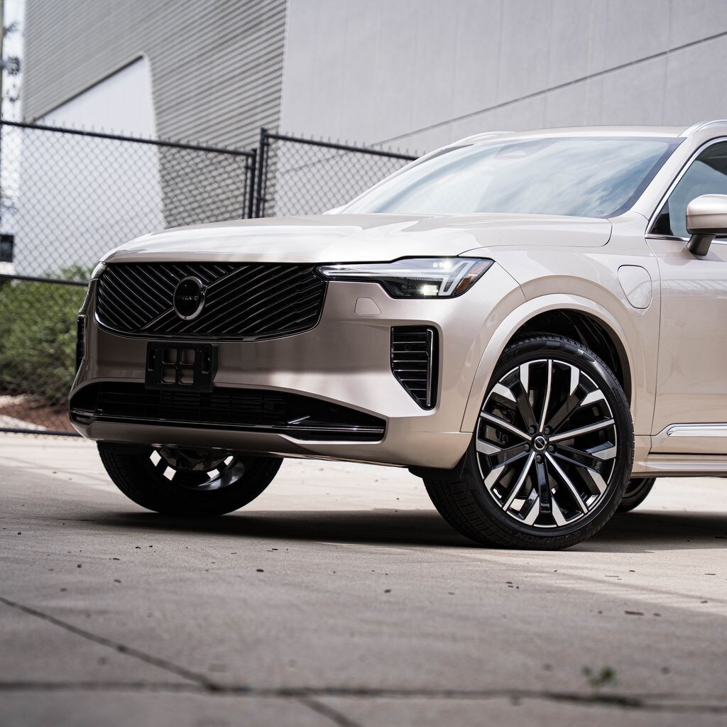 New 2026 Volvo XC90 plug-in hybrid T8 Core SUV