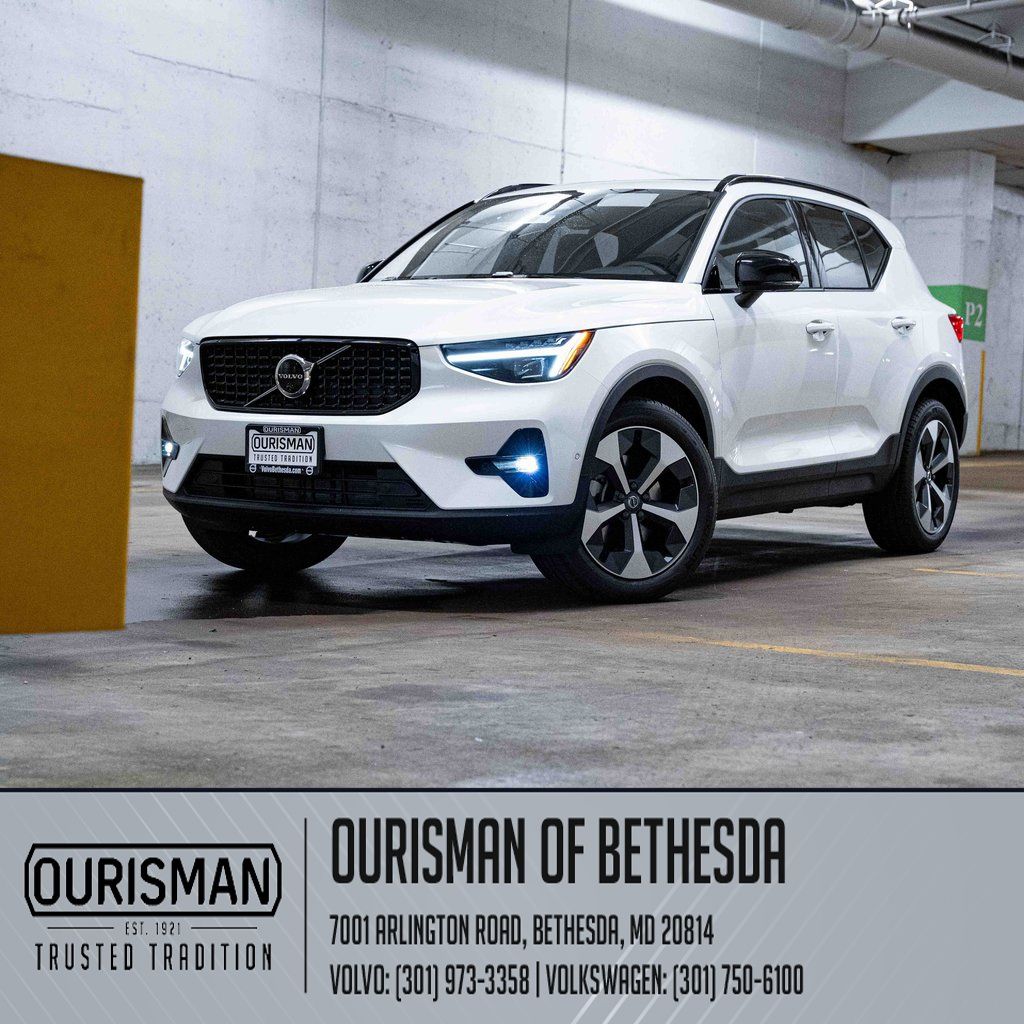 2026 Volvo XC40 B5 Plus Dark AWD's photo