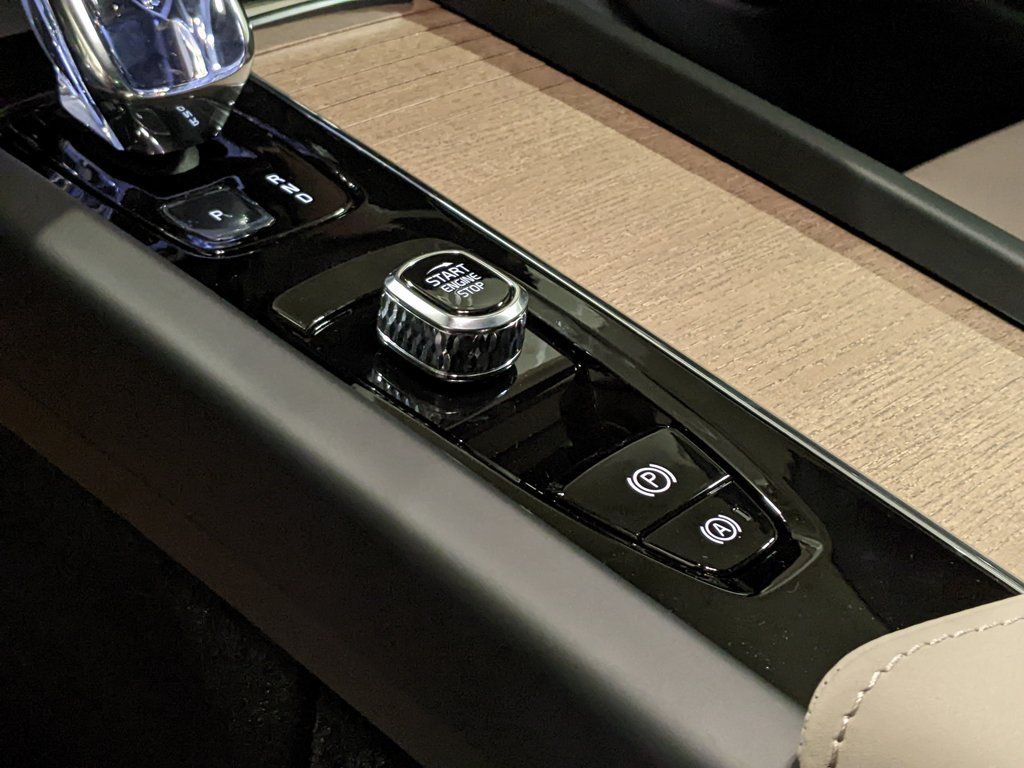 2026 Volvo XC60 Plus - Photo 20