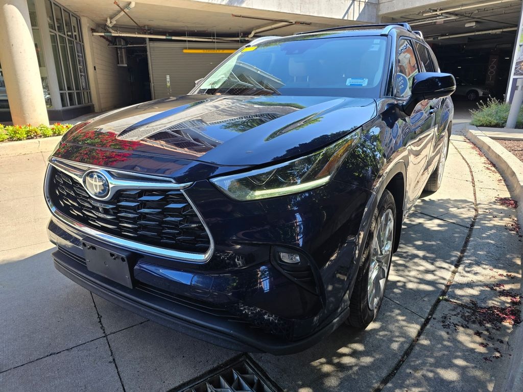 Used 2021 Toyota Highlander Hybrid Limited SUV