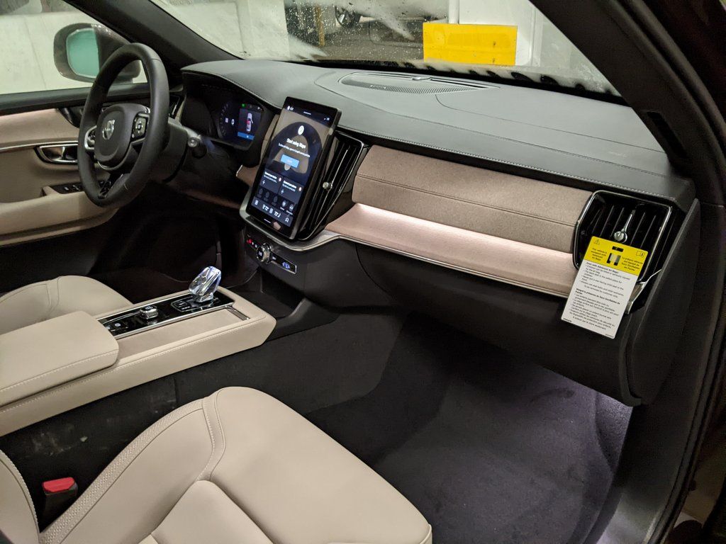 2026 Volvo XC90 Plus - Photo 21