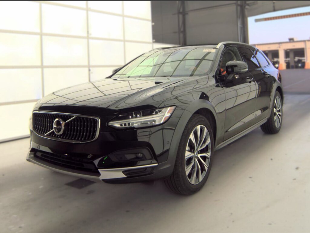 Used 2025 Volvo V90 Cross Country B6 Wagon