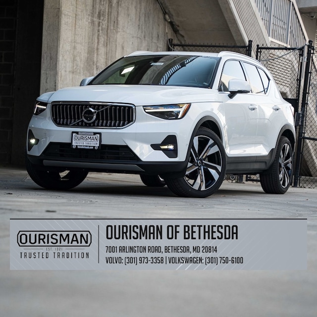 2025 Volvo XC40 B5 Plus Bright Theme AWD SUV