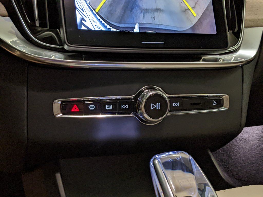 2026 Volvo XC90 Plus - Photo 18