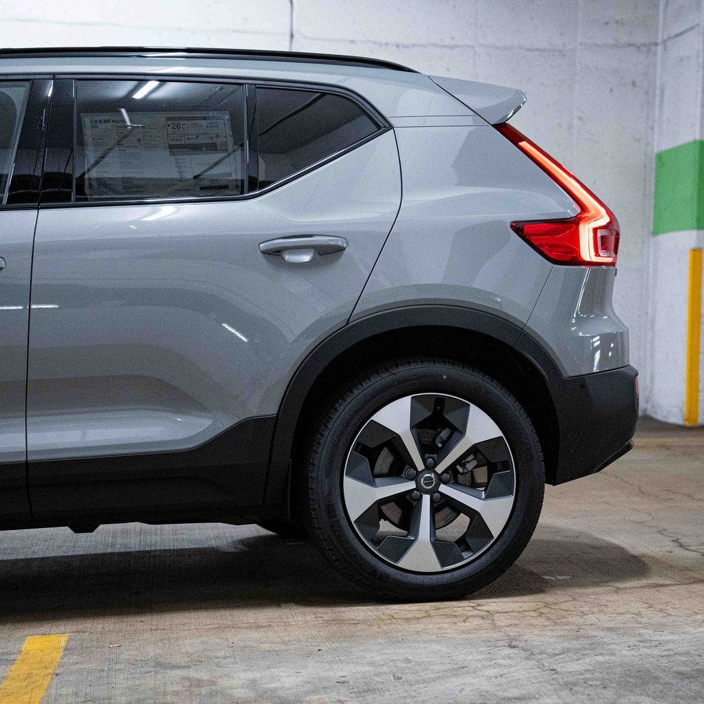 2026 Volvo XC40 Plus - Photo 4