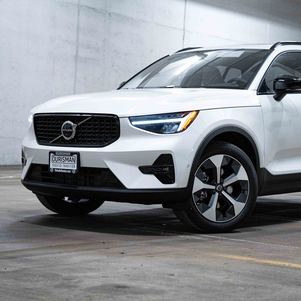New 2026 Volvo XC40 B5 Plus SUV