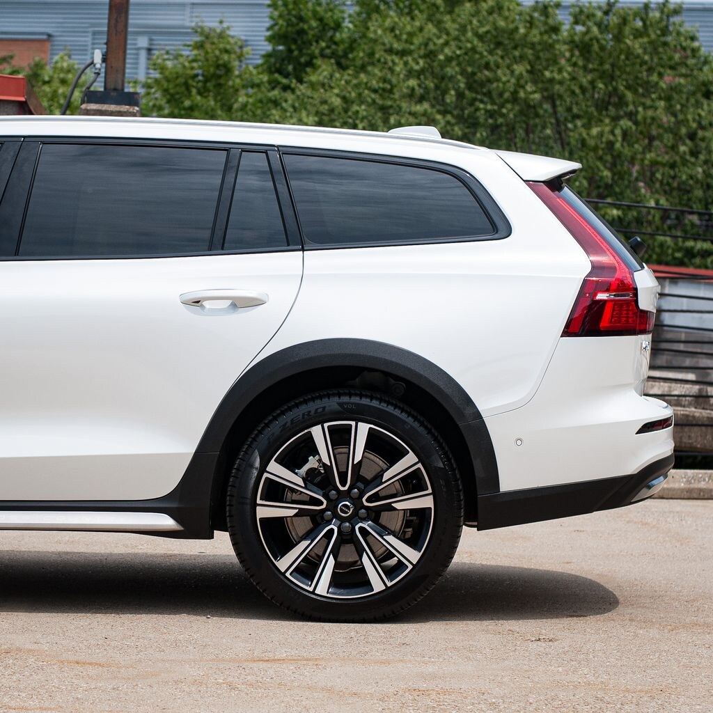 Certified 2026 Volvo V60 Cross Country B5 Ultra Wagon