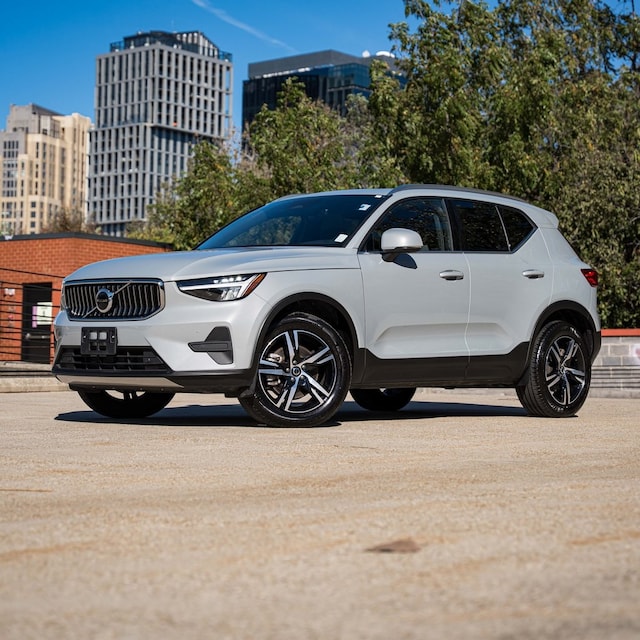 2025 Volvo XC40 B5 Core SUV