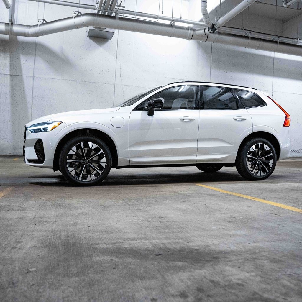 New 2026 Volvo XC60 plug-in hybrid T8 Plus SUV