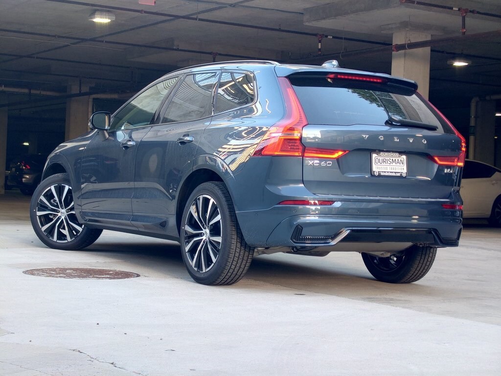 2025 Volvo XC60 B5 Plus photo 3