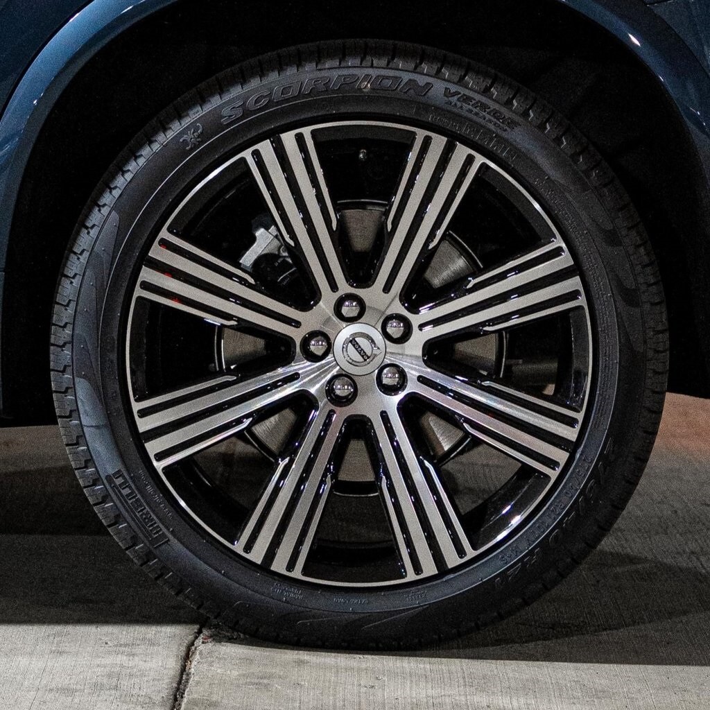 2025 Volvo XC90 Plus photo 3