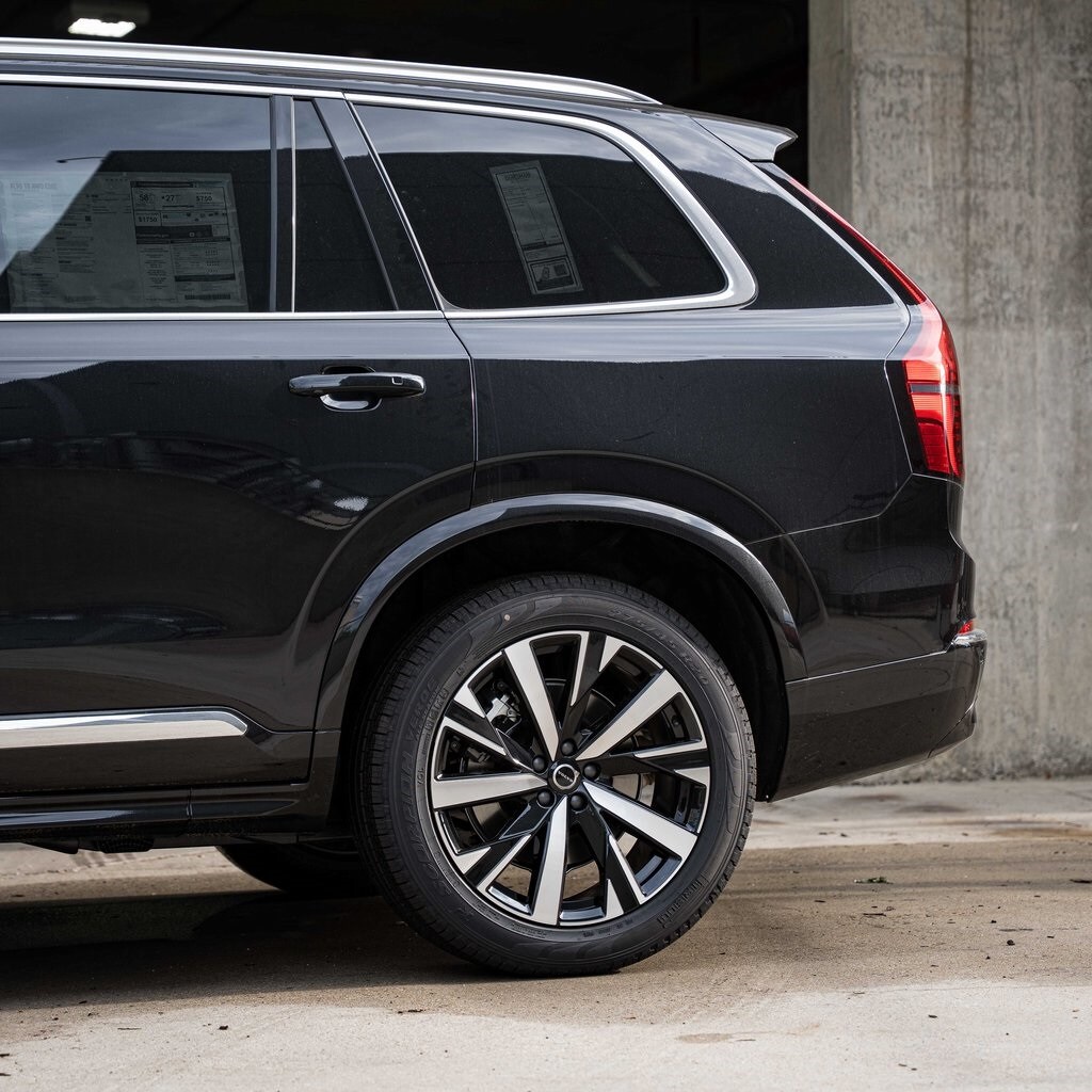 2025 Volvo XC90 T8 Core photo 4
