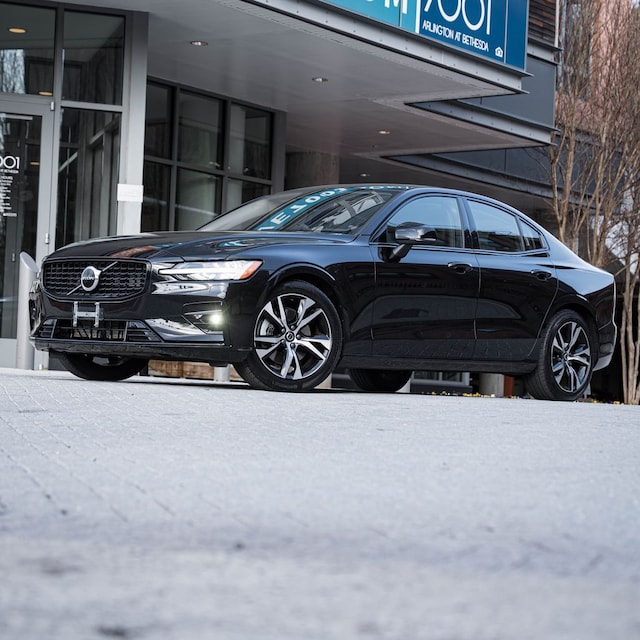 2025 Volvo S60 B5 Core Sedan