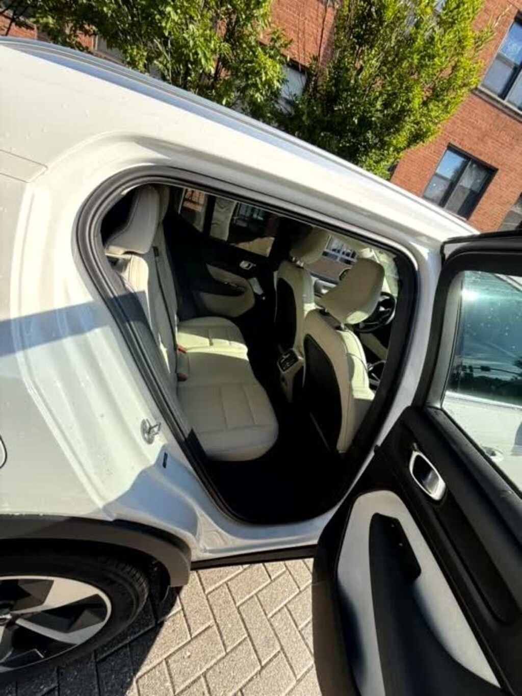 Certified 2024 Volvo XC40 B5 Plus Bright Theme SUV