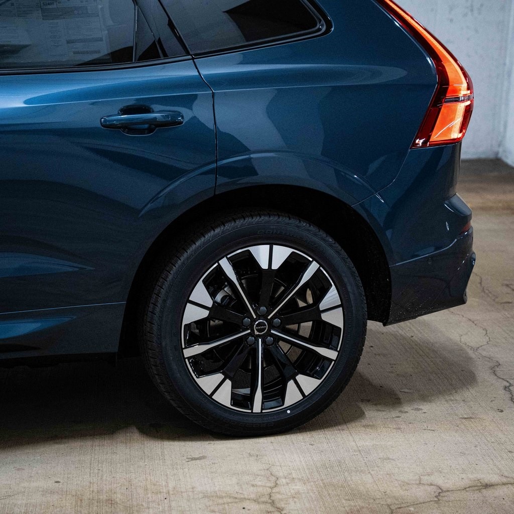 New 2026 Volvo XC60 B5 Plus SUV