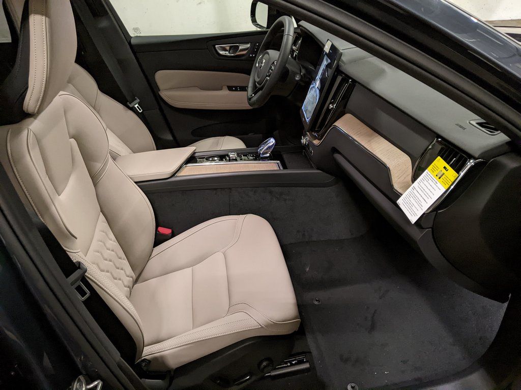 2026 Volvo XC60 Plus - Photo 22