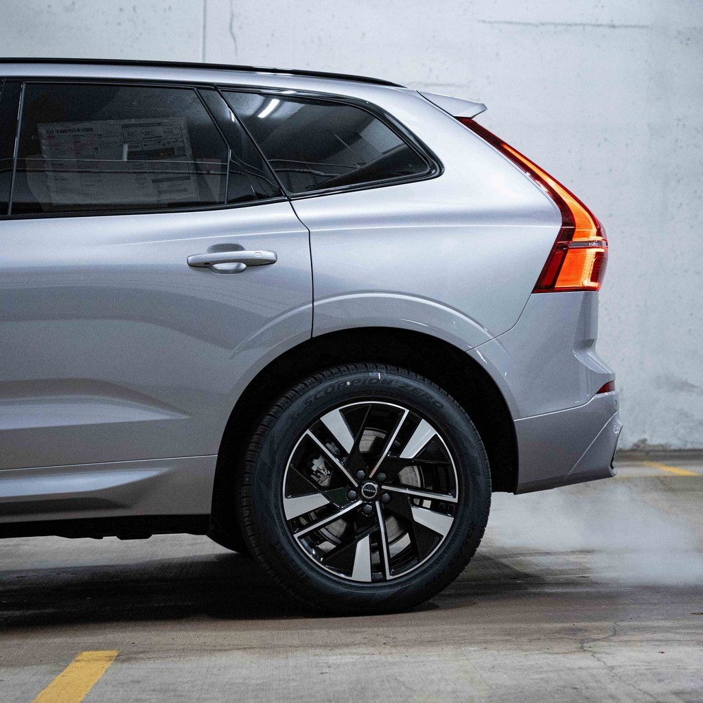 New 2026 Volvo XC60 plug-in hybrid T8 Core SUV