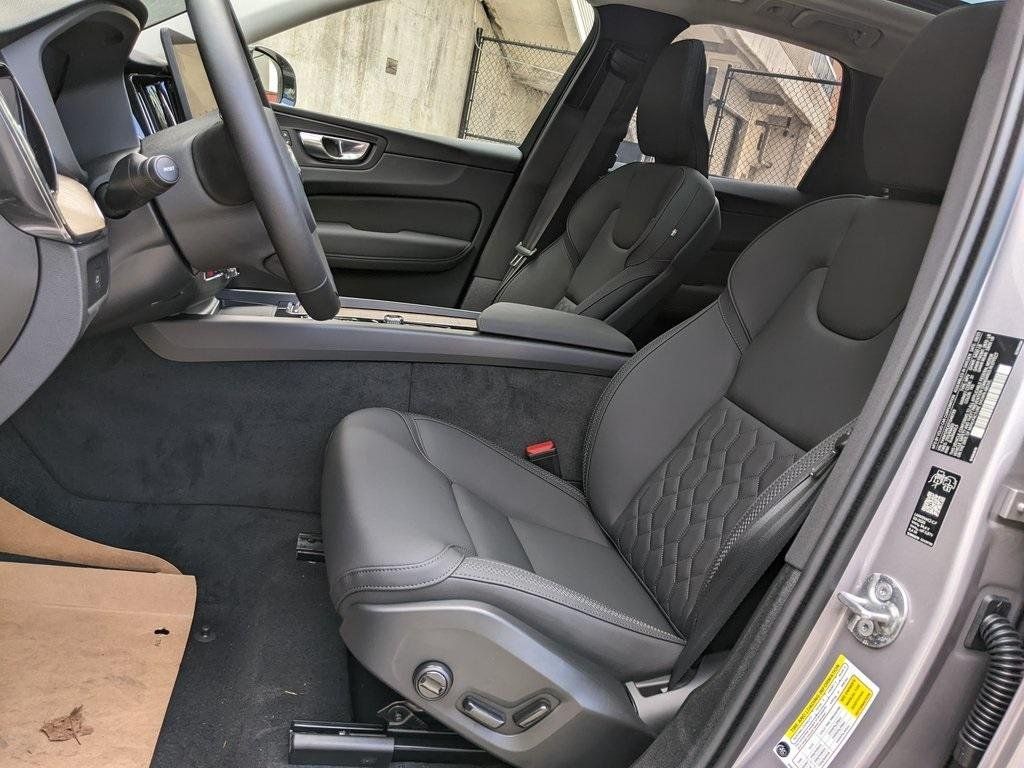 2026 Volvo XC60 Plus - Photo 11