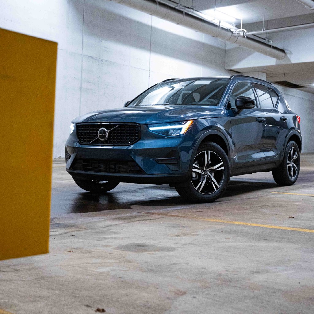 2026 Volvo XC40 B5 Core SUV