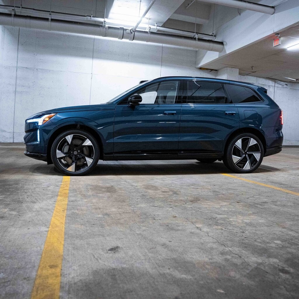 2025 Volvo EX90 Twin Motor Performance Ultra photo 3