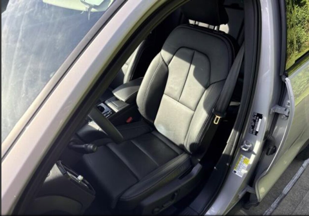 Used 2024 Volvo XC40 B5 Plus Dark Theme SUV