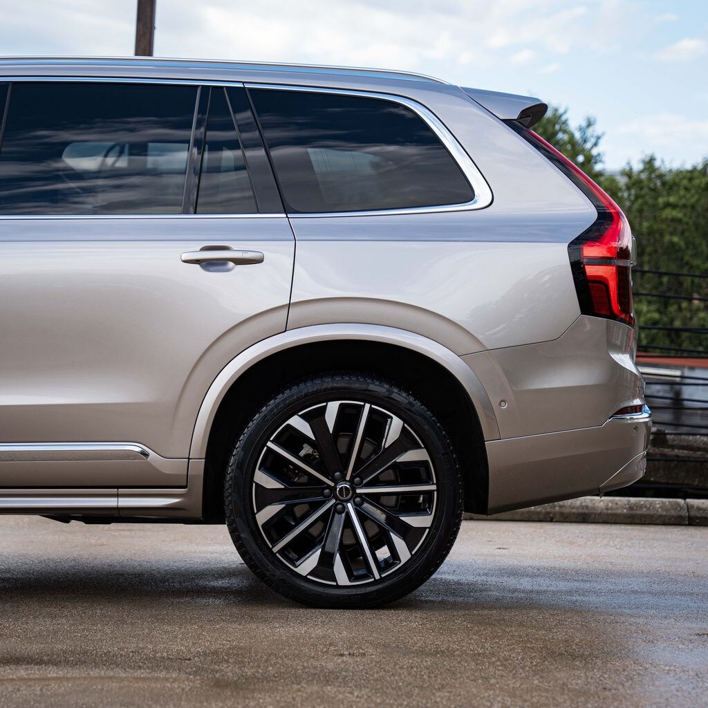 Certified 2025 Volvo XC90 Plug-In Hybrid T8 Plus SUV