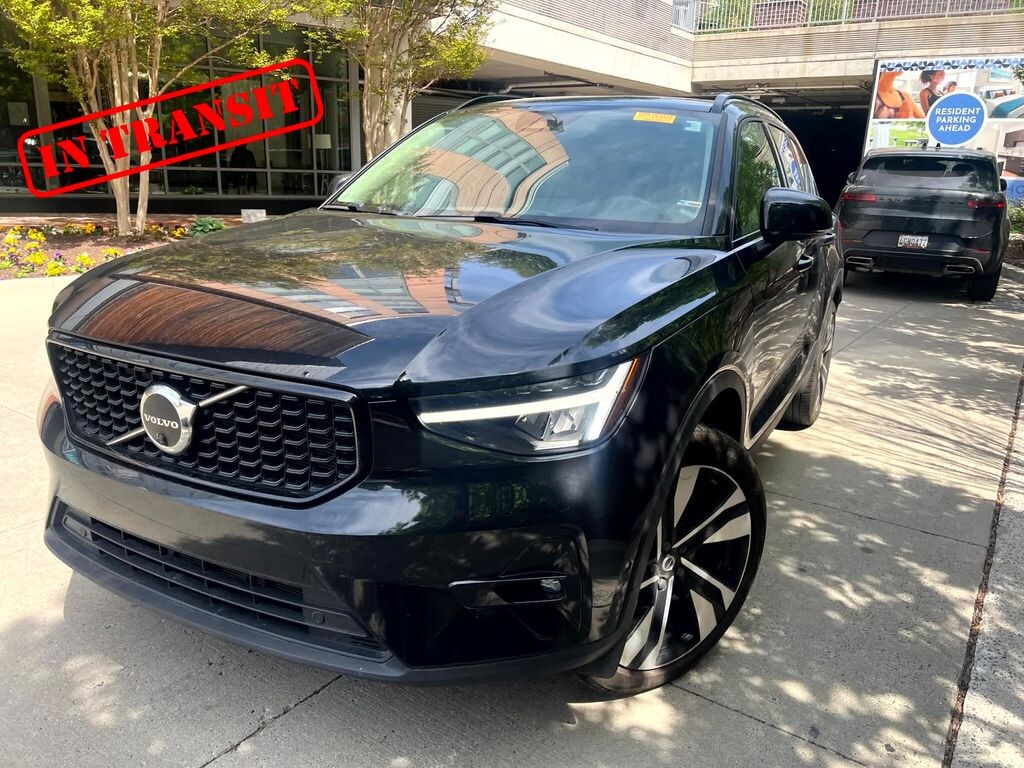 Used 2023 Volvo XC40 B5 Plus Dark Theme SUV