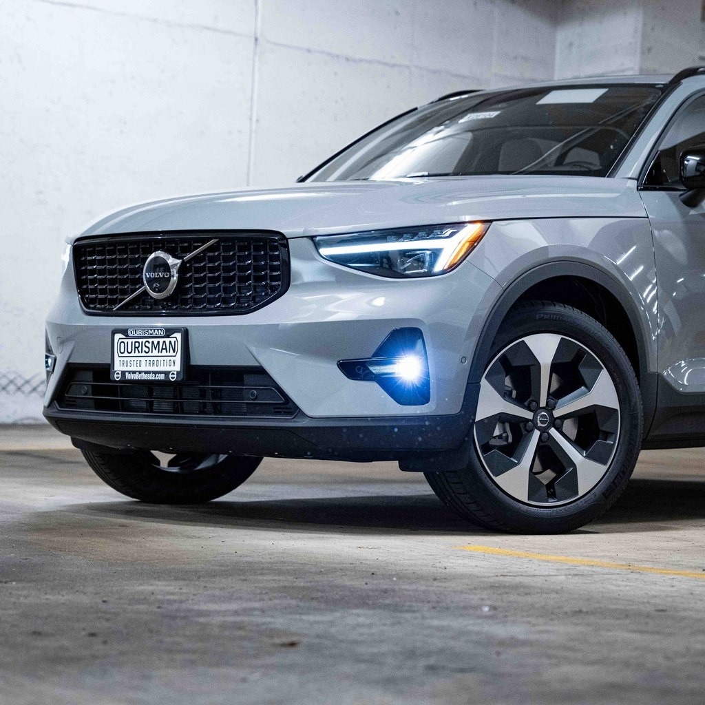 New 2026 Volvo XC40 B5 Plus SUV