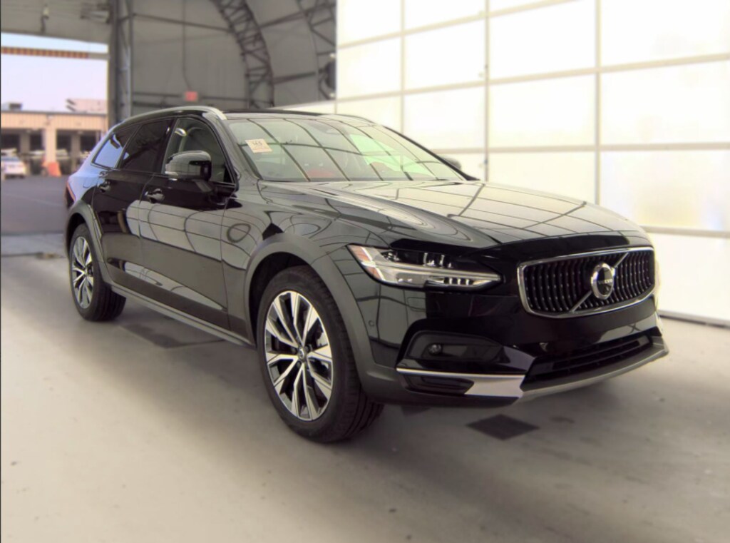 Used 2025 Volvo V90 Cross Country B6 Wagon