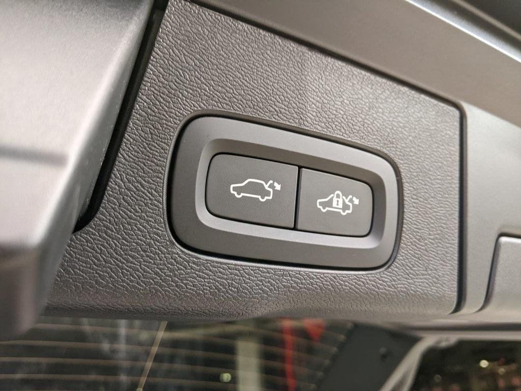 2026 Volvo XC60 Plus - Photo 30