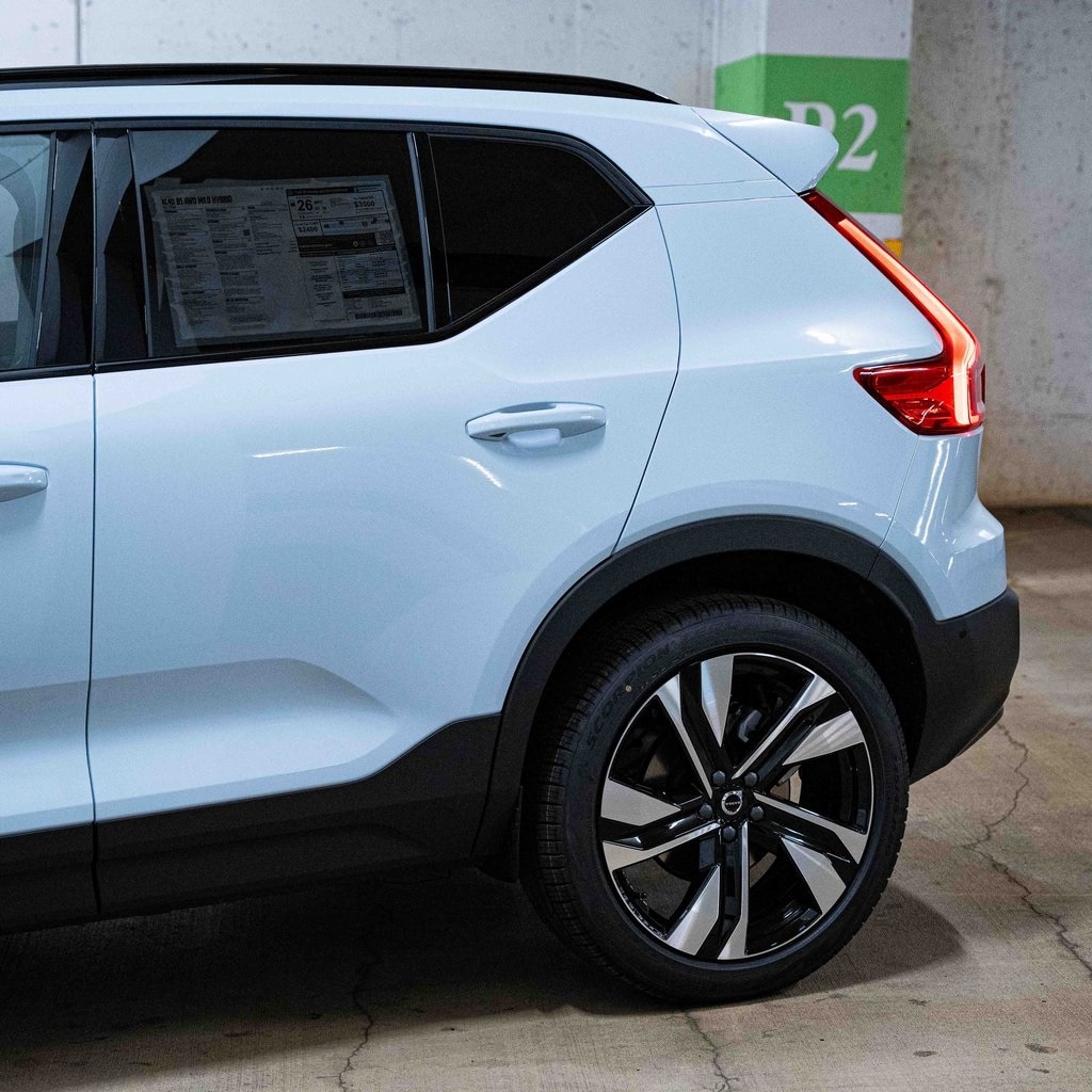 New 2026 Volvo XC40 B5 Ultra SUV