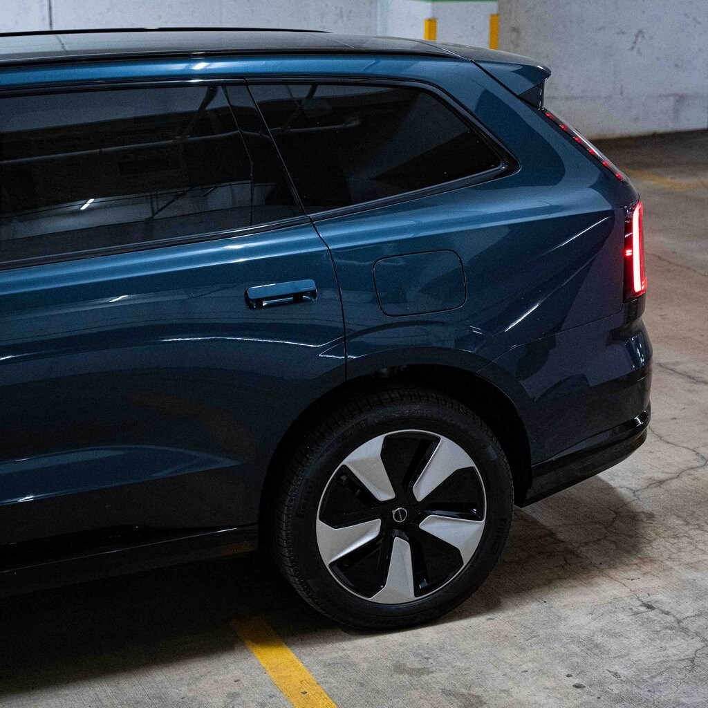 2025 Volvo EX90 Twin Motor Plus photo 4