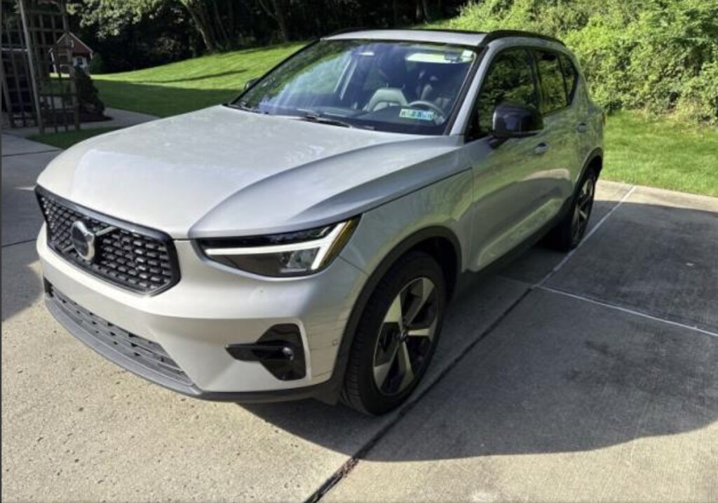 Used 2024 Volvo XC40 B5 Plus Dark Theme SUV