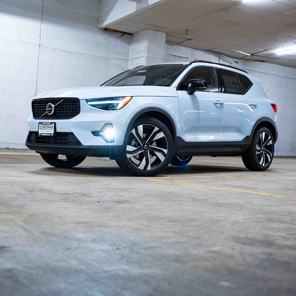 New 2026 Volvo XC40 B5 Ultra SUV