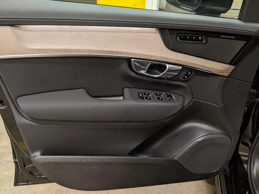 2026 Volvo XC90 Plus - Photo 9