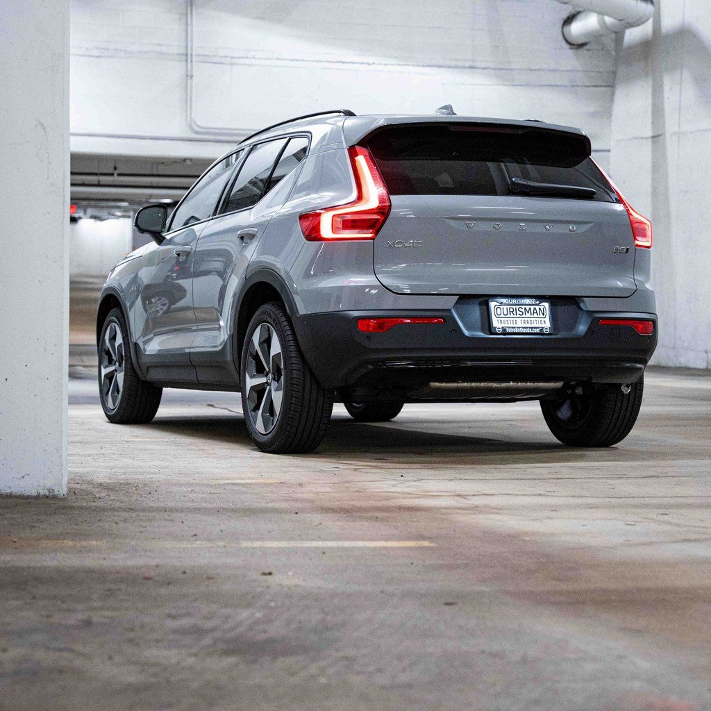 2026 Volvo XC40 Plus - Photo 5
