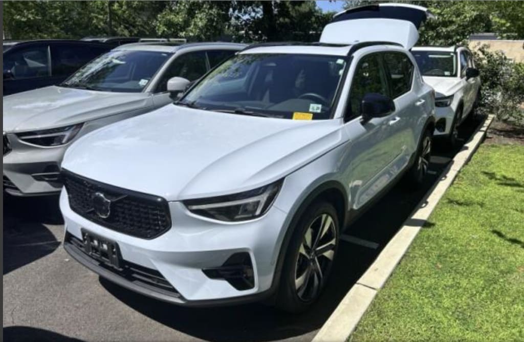 Used 2024 Volvo XC40 B5 Plus Dark Theme SUV