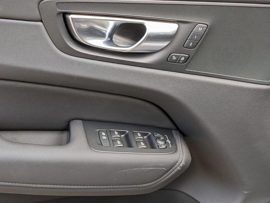 2026 Volvo XC60 Plus - Photo 10