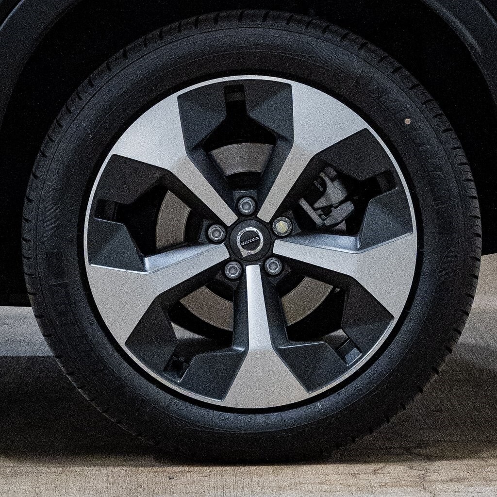 2025 Volvo XC40 Plus photo 4