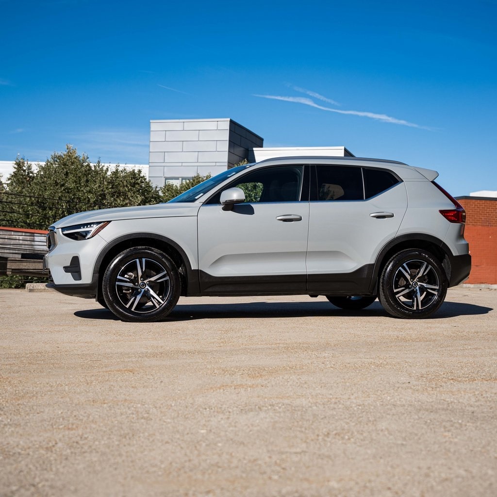 Certified 2025 Volvo XC40 B5 Core SUV