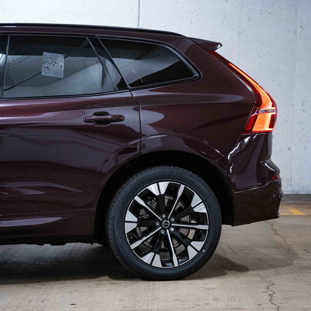 New 2026 Volvo XC60 plug-in hybrid T8 Plus SUV