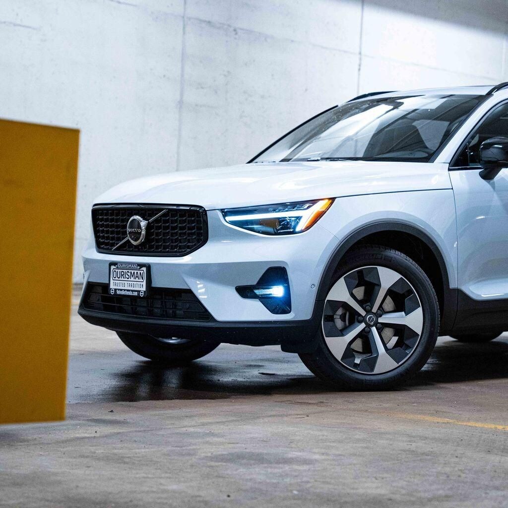 New 2026 Volvo XC40 B5 Plus SUV