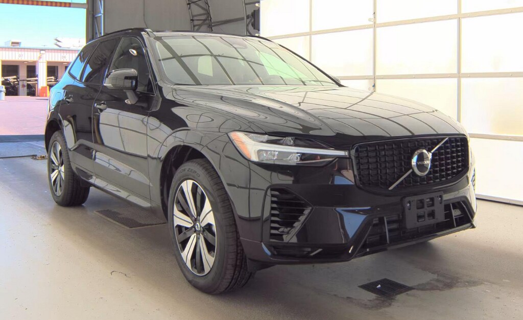 Used 2025 Volvo XC60 Plug-In Hybrid T8 Core SUV