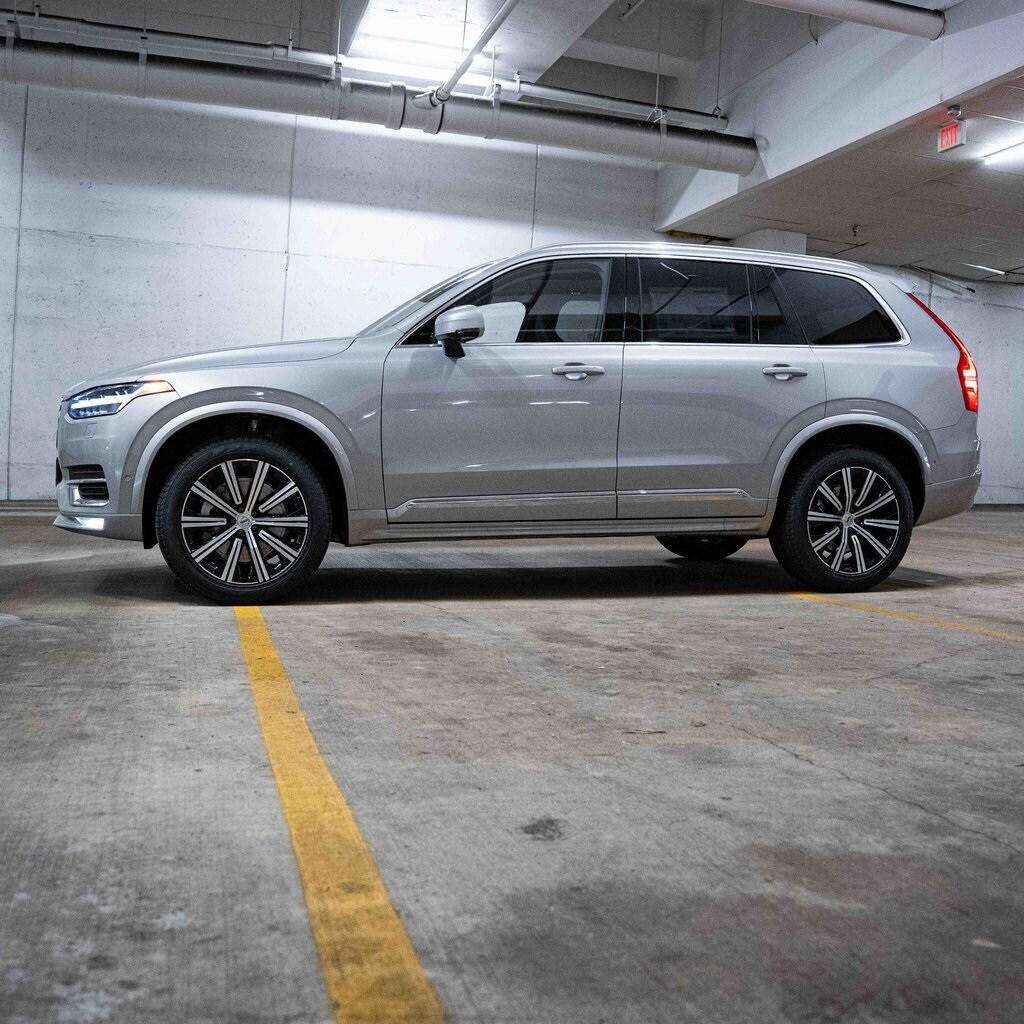 2025 Volvo XC90 Plus photo 3