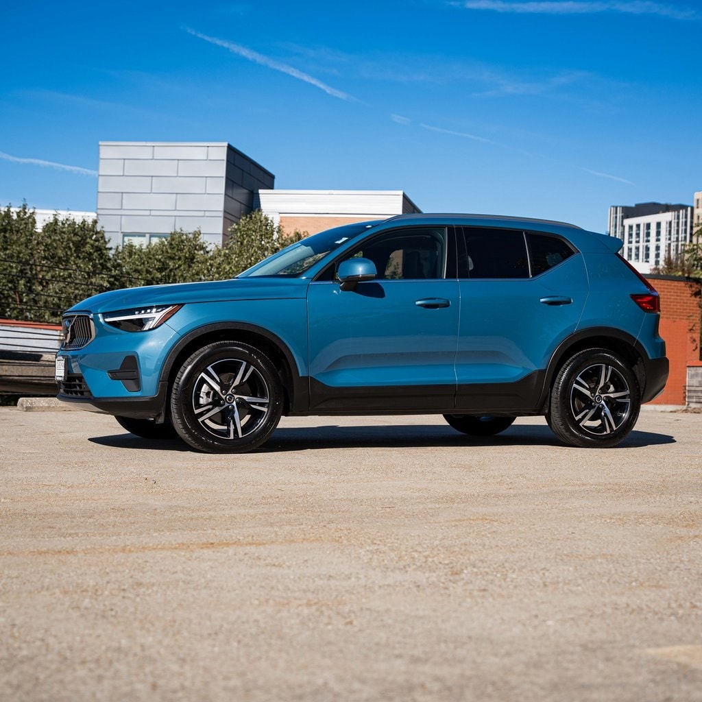 Certified 2025 Volvo XC40 B5 Core SUV