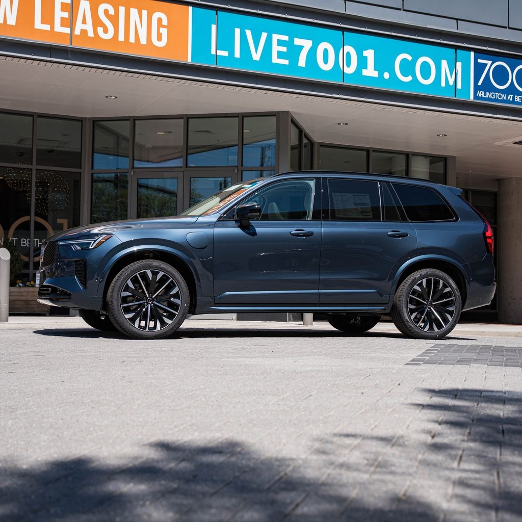 New 2026 Volvo XC90 plug-in hybrid T8 Ultra Dark Theme 7-Seater SUV