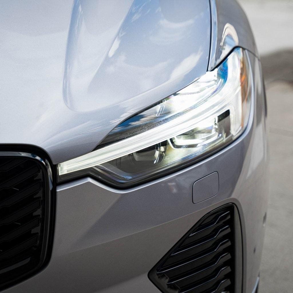 2026 Volvo XC60 Plus - Photo 3