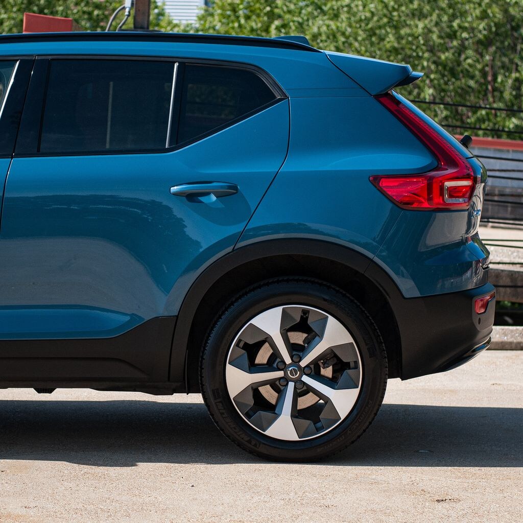 Certified 2024 Volvo XC40 B5 Core SUV
