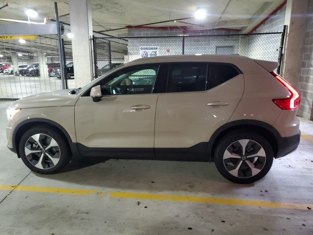 Used 2025 Volvo XC40 B5 Plus Bright Theme SUV